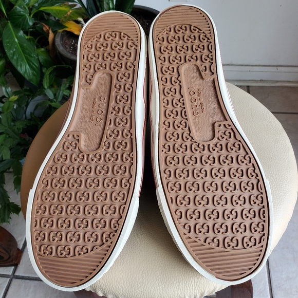 Gucci  Gray Sneakers with Red and Green Accents - Picture 6 of 11